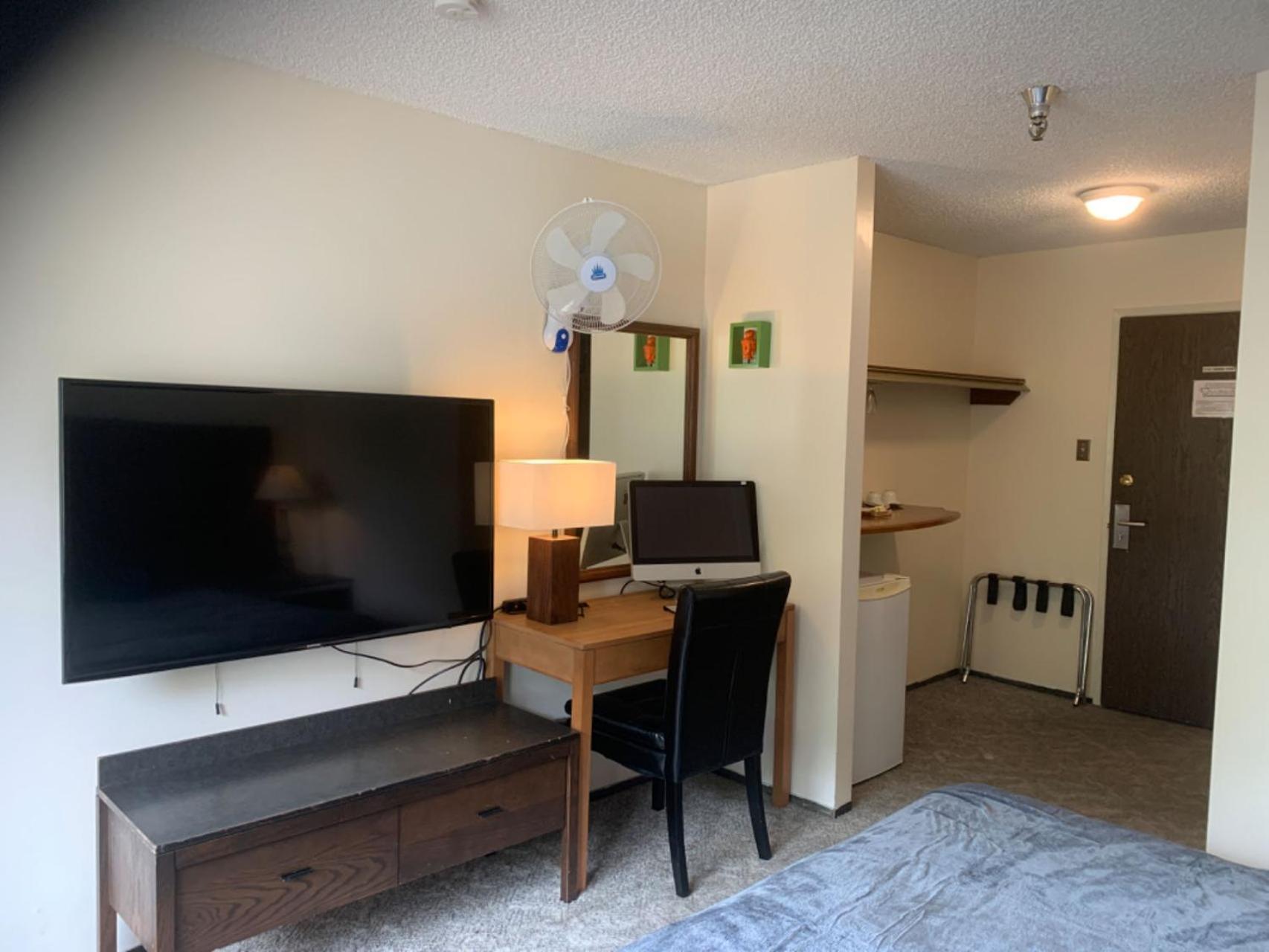 Providence Place Inn Port Hardy Esterno foto