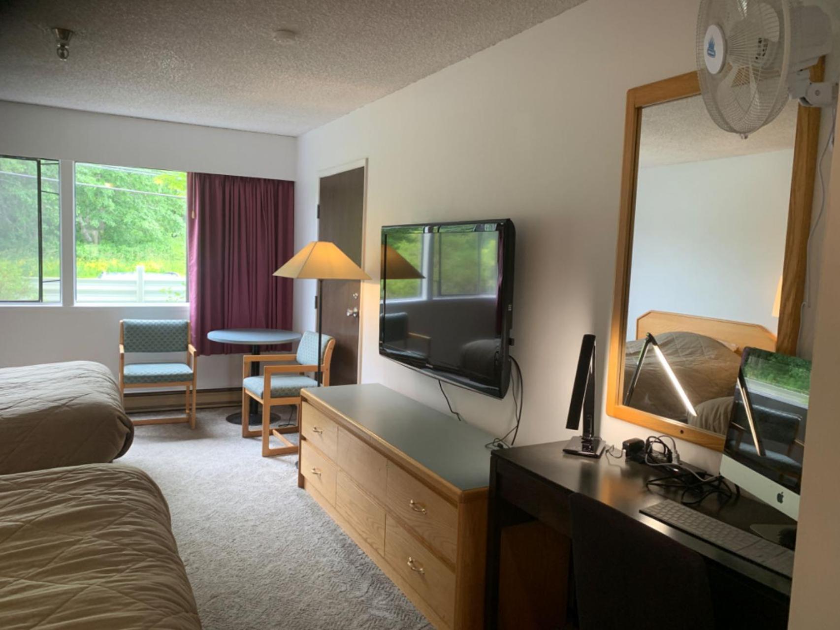 Providence Place Inn Port Hardy Esterno foto