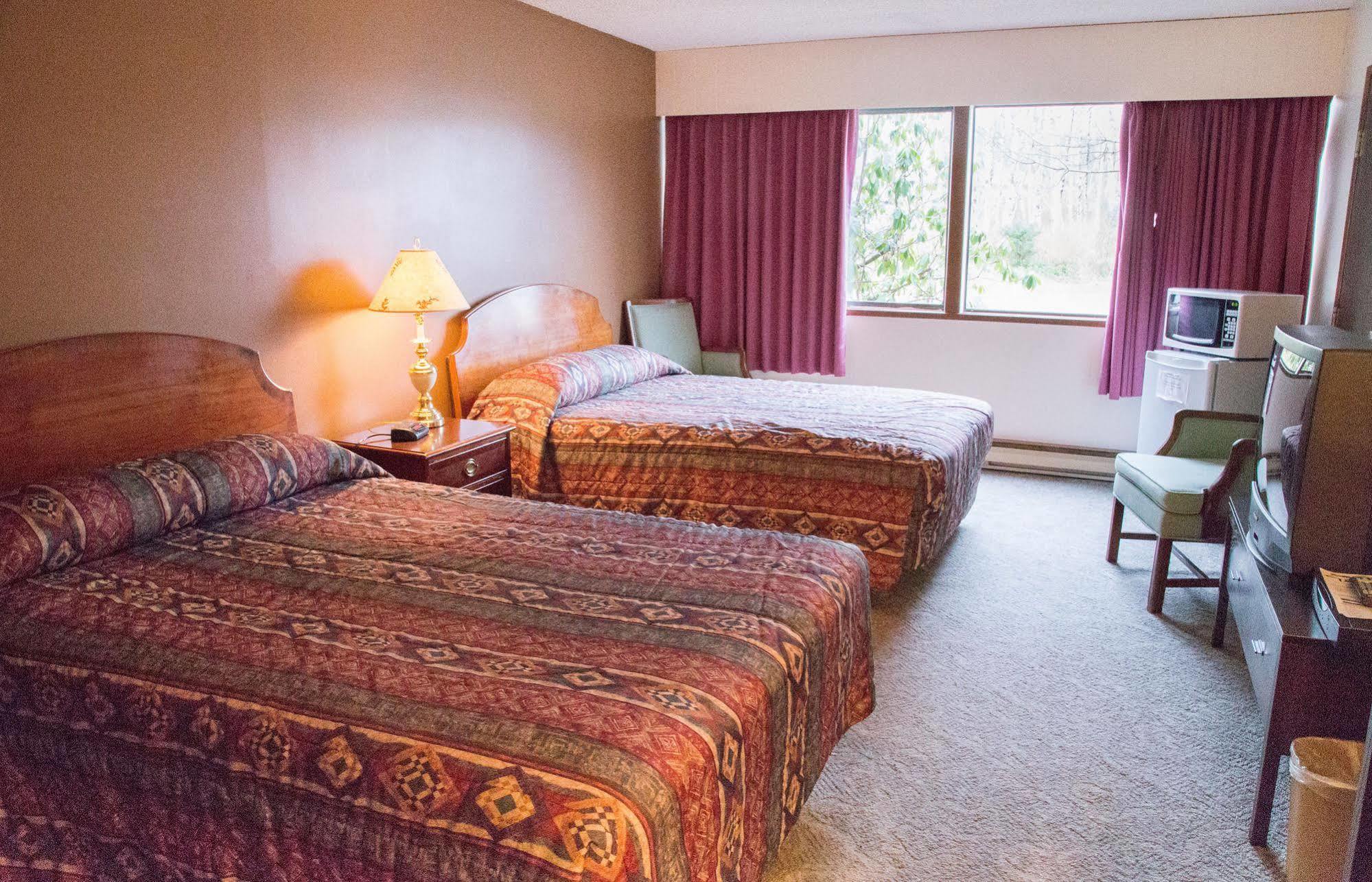 Providence Place Inn Port Hardy Esterno foto