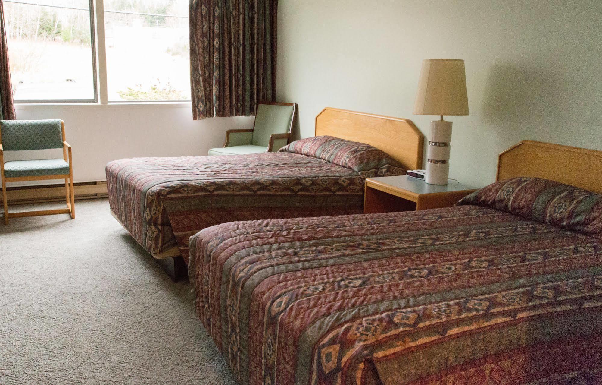 Providence Place Inn Port Hardy Esterno foto