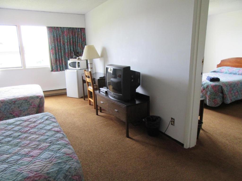 Providence Place Inn Port Hardy Esterno foto