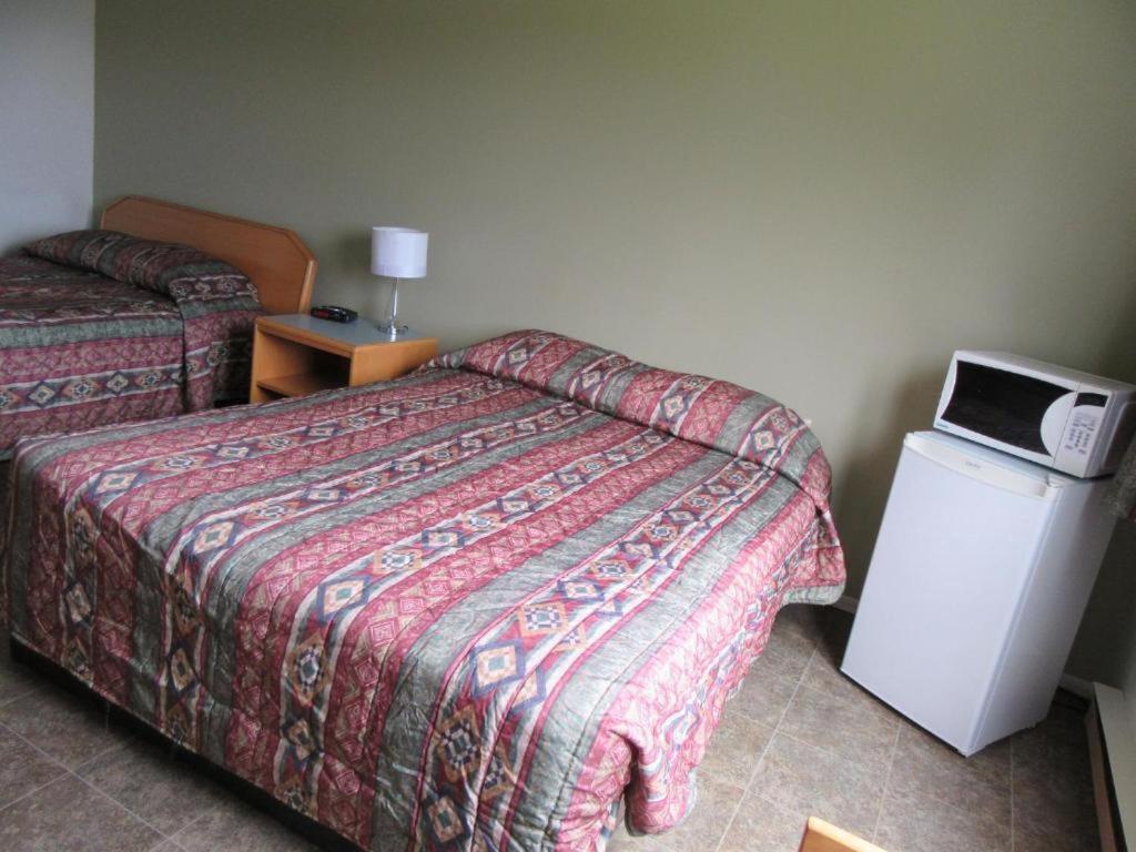 Providence Place Inn Port Hardy Esterno foto