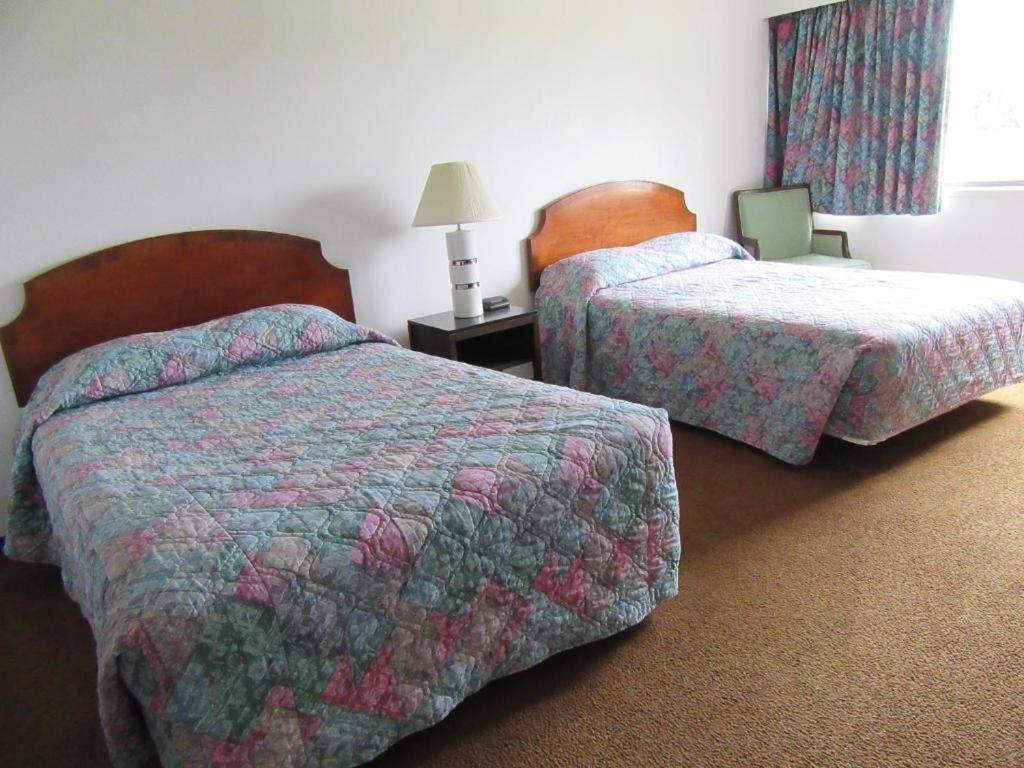 Providence Place Inn Port Hardy Esterno foto