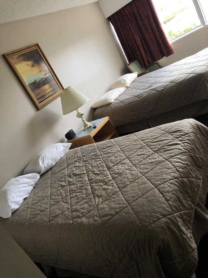 Providence Place Inn Port Hardy Esterno foto