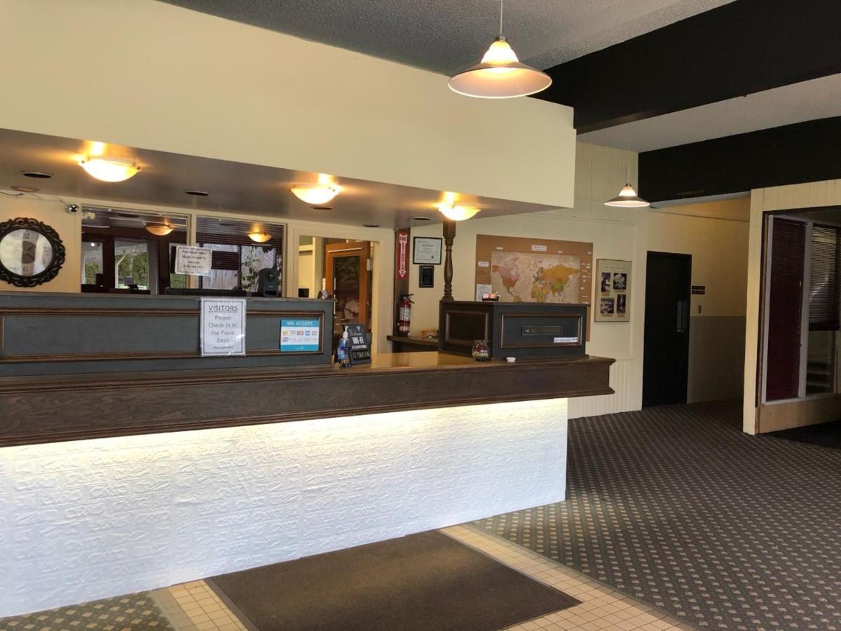 Providence Place Inn Port Hardy Esterno foto